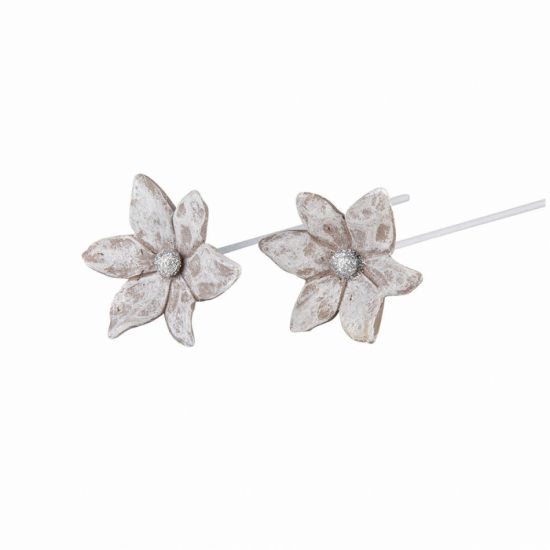 Blommor 2 st Champagnefärgade. ca 4 cm i gruppen Pynt & dekorationer / Småpynt / Blommor hos Kransmakaren.se (101240)