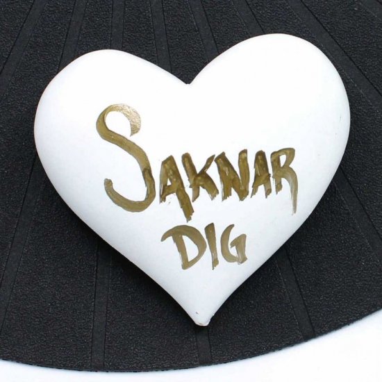 Hjärta med texten Saknar Dig. 10 x 9 cm i gruppen Gravdekorationer / Gravsmyckning / Hjärtan hos Kransmakaren.se (101481-234)