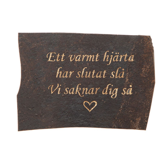 Skiffersten med text – Ett varmt hjärta har slutat att slå i gruppen Gravdekorationer / Gravsmyckning / Stenar med text hos Kransmakaren.se (7658-3)