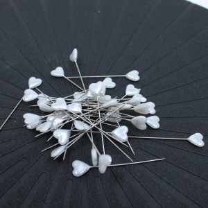Hjärtformad floristnål. Vita. ca 40 st