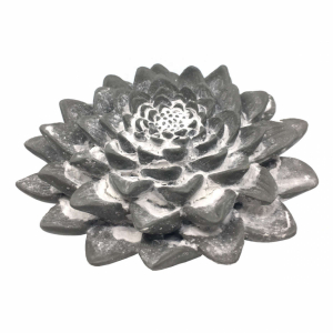 Blomma i betong. Grå. 8,5x3cm