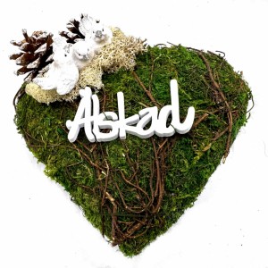 Mosshjärta med duvor och texten Älskad