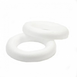 Krans av vit styrolit. 30 cm. 