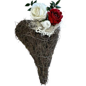 Gravdekoration med vit och röd ros, duva och skylt