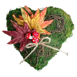 Hjärta dekorerad med löv och svampar