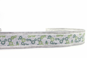Band med gröna / vita  blommor. 2,5 meter