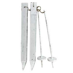 Skidor och stavar. vit. ca 40 cm 