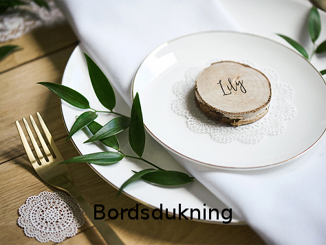 Dukar, stolsöverdrag mm för dukningen