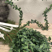 Buxbom på tråd, storbladig, konstgjord, ca 7 meter Buxbom på tråd, storbladig, konstgjord, ca 7 meter