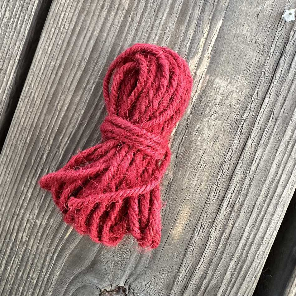 Natursnöre, Röd. Pris för 5 meter