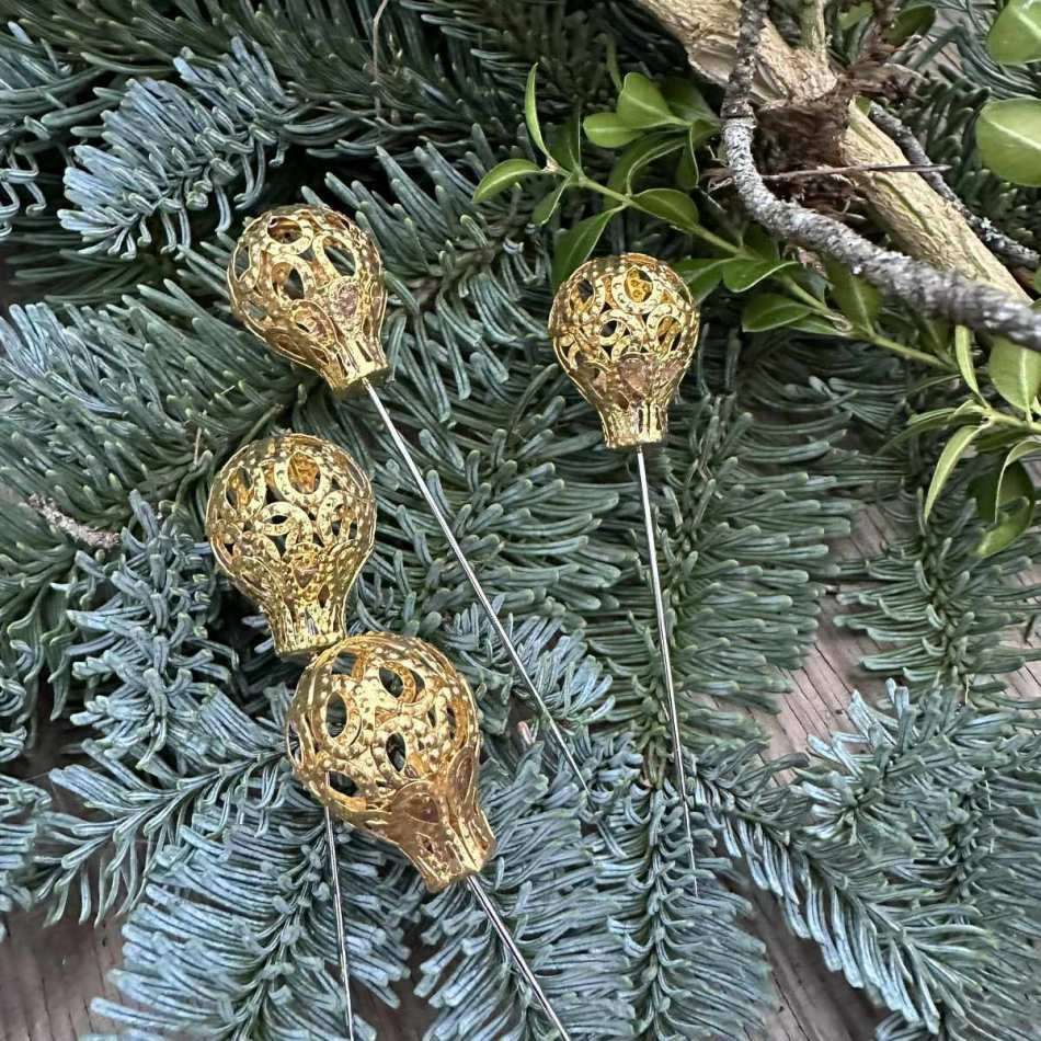 Guldfärgad dekorationsnål krona 4st 20mm