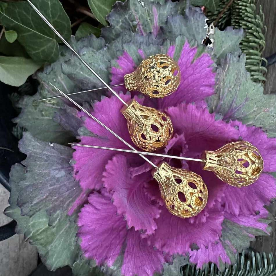 Guldfärgad dekorationsnål krona 4st 20mm