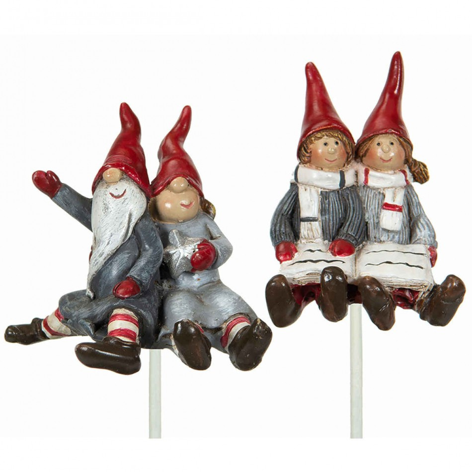 Tomtefamilj. 2 st olika.