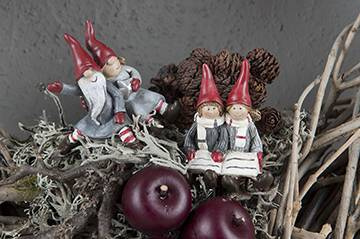 Tomtefamilj. 2 st olika.