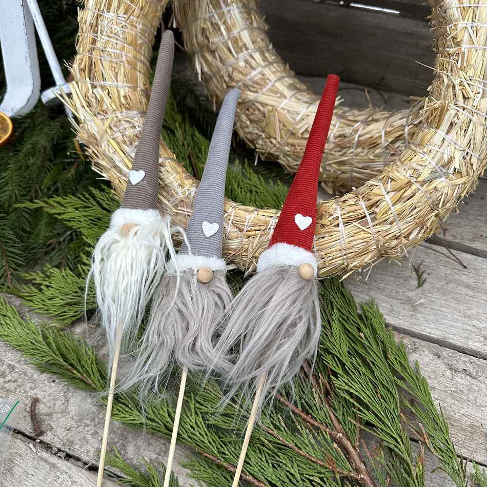 Tomtar, 3 olika. ca 22 cm