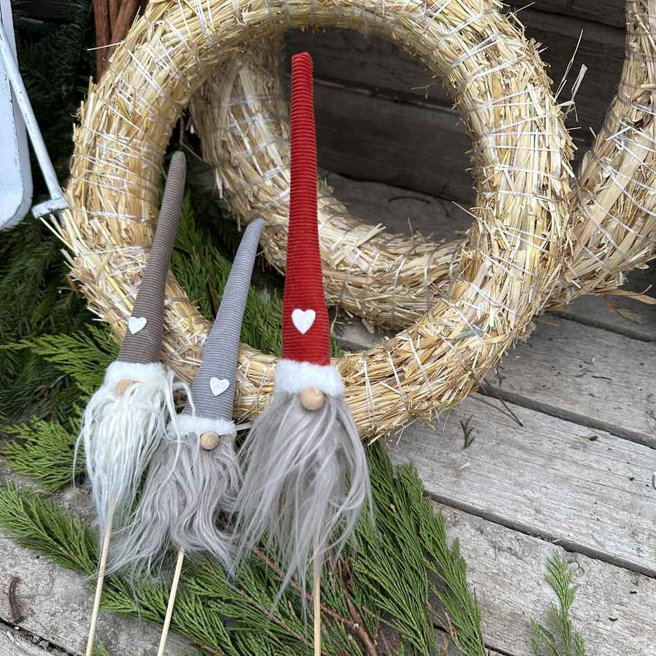 Tomtar, 3 olika. ca 22 cm