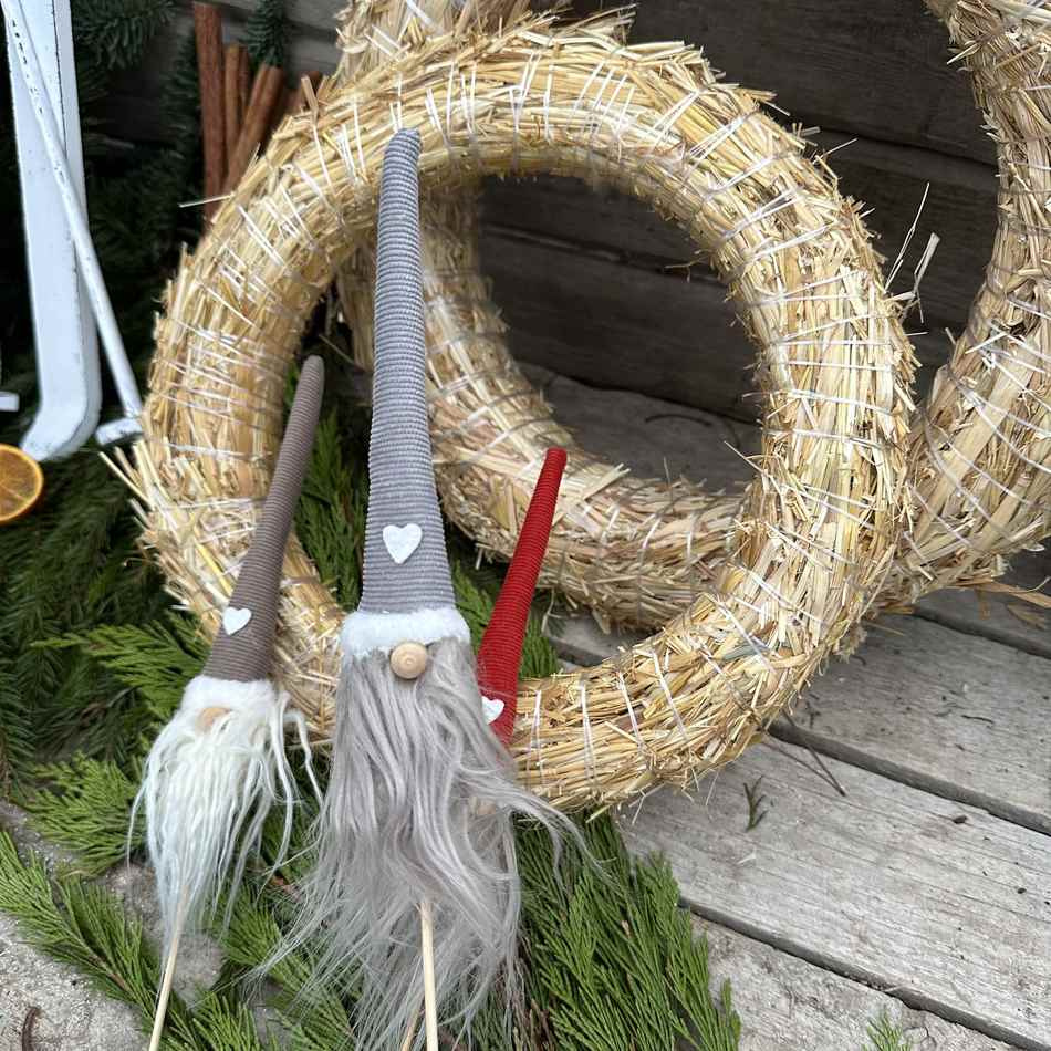 Tomtar, 3 olika. ca 22 cm