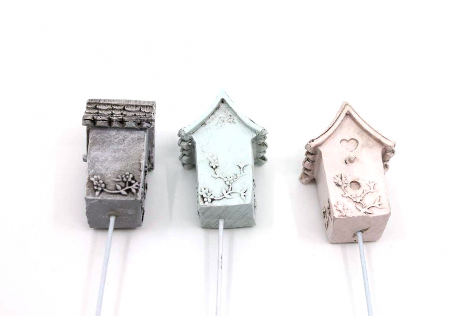 Fågelholkar i 3 färger. 5x3 cm