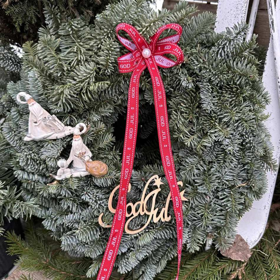 Tomtar med säck och paket. Ca 10 cm