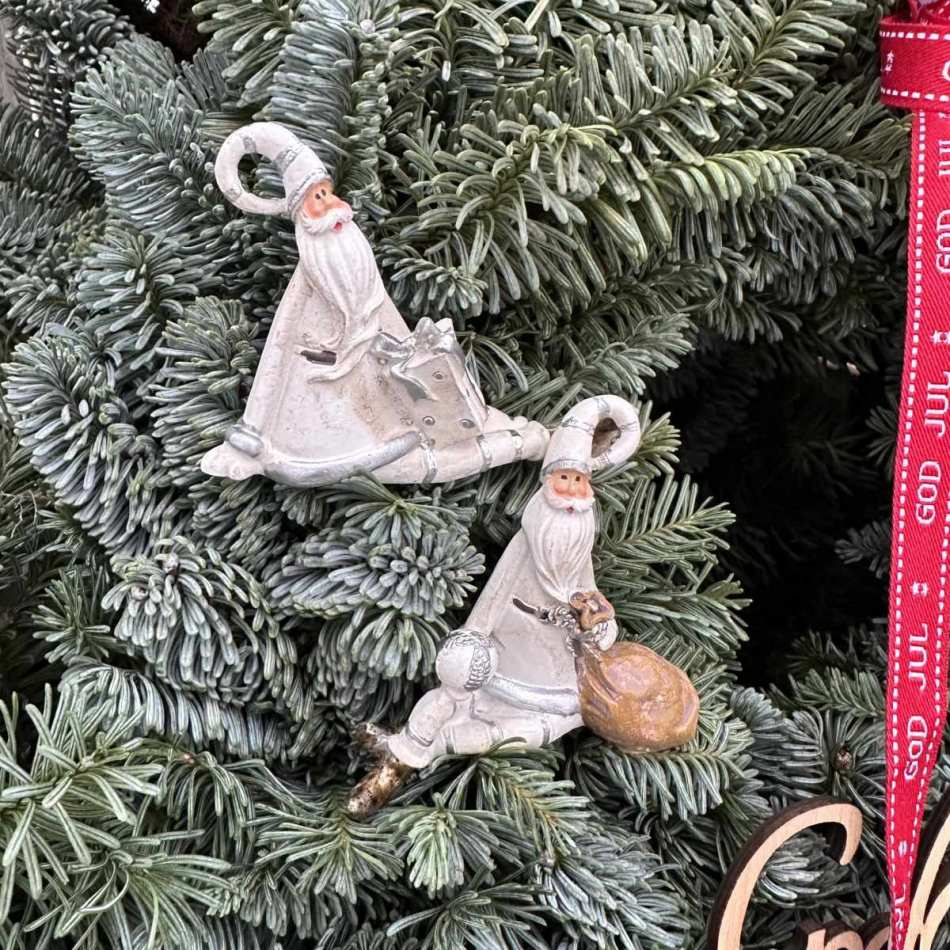 Tomtar med säck och paket. Ca 10 cm