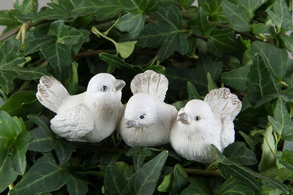 Fåglar, vit/grå. ca 7 cm.