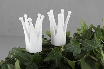 Krona i vitt. Ca 4,5 cm