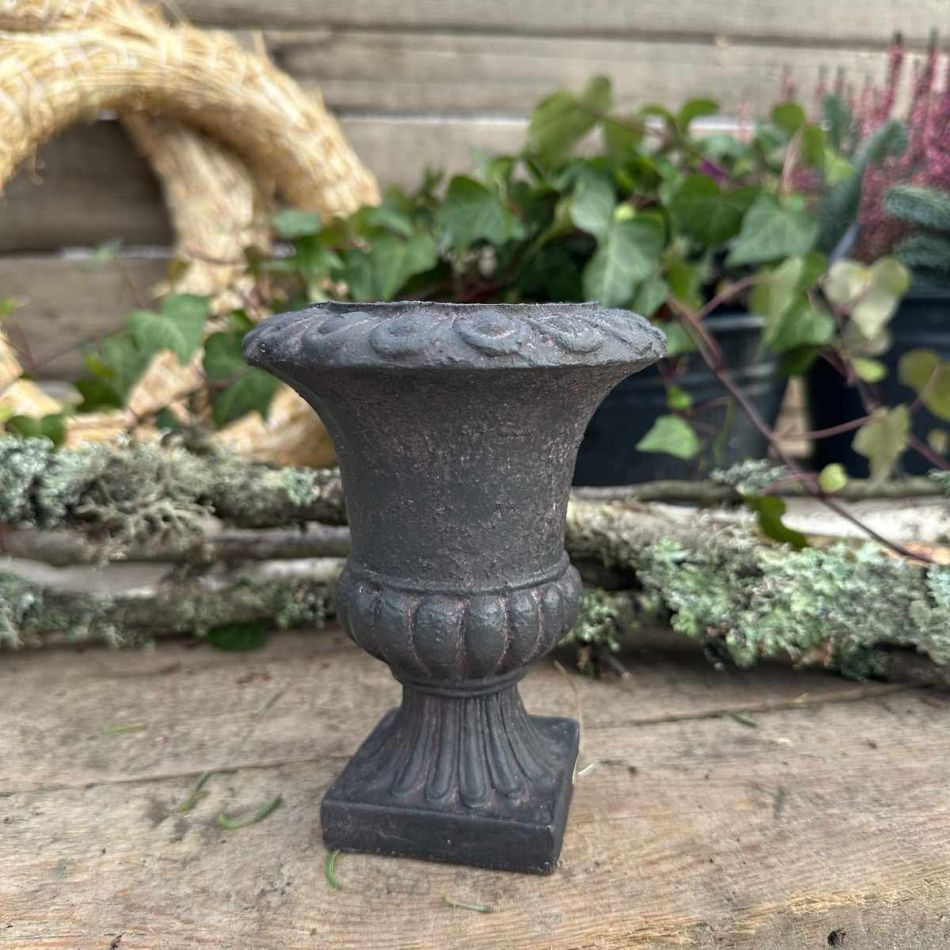 Kruka / Pokal Poly,  Brun. 13 cm.