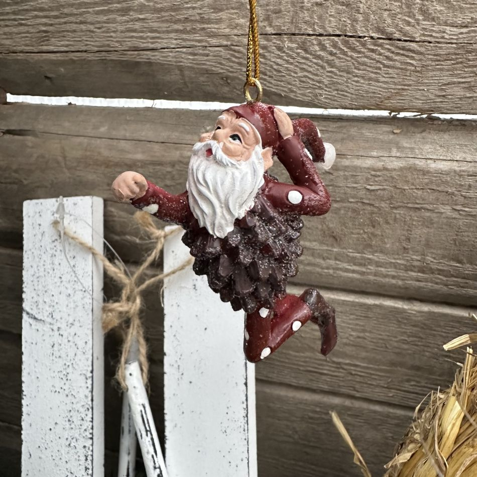 Tomtar på kottar med hänge. 9 cm (2 olika)