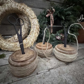 Snörhållare med sax Dekoration, beige snöre Snörhållare med sax Dekoration, beige snöre