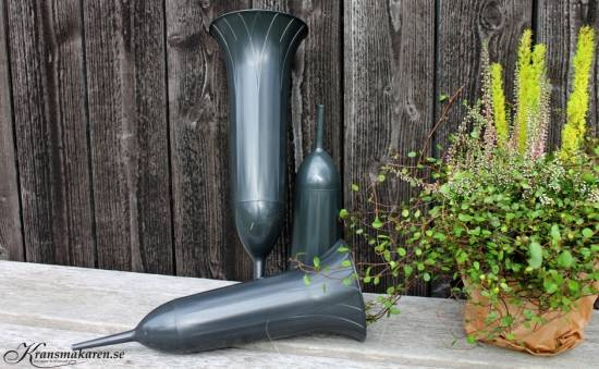 Gravvas, grön. 26 cm hög