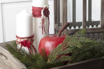 Dekorativt att linda snöre runt ljus