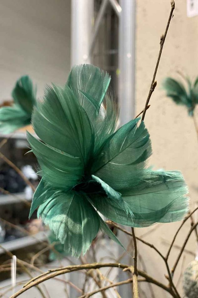 Blomformade fjädrar. Mörk Grönblå. 6st