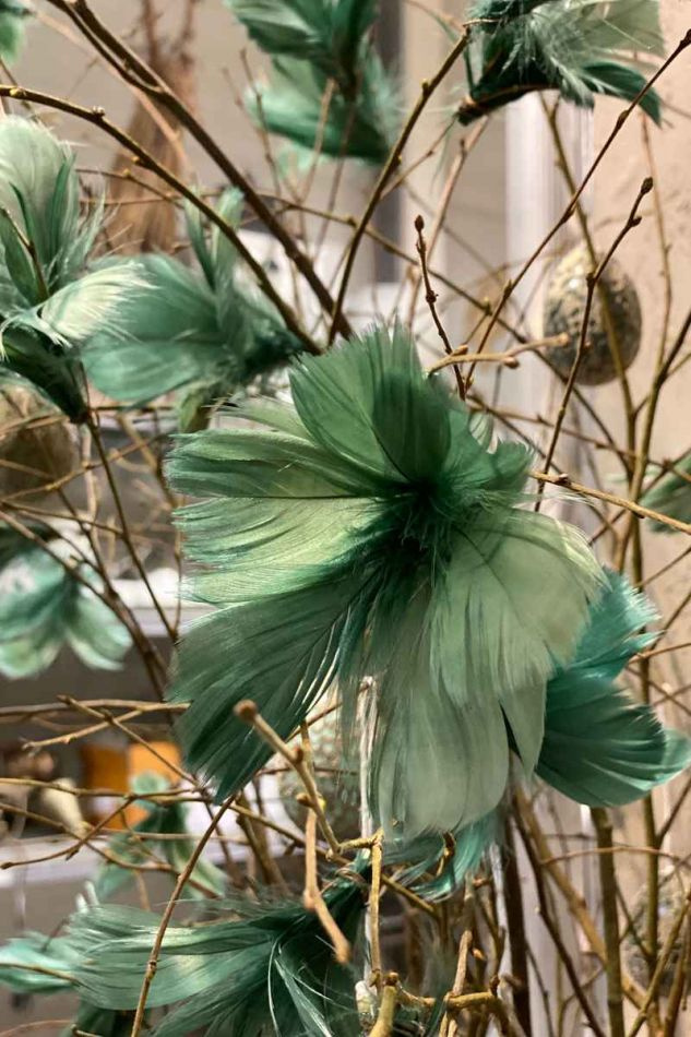 Blomformade fjädrar. Mörk Grönblå. 12st