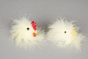 Kycklingar / Tuppar med clips, Gula. 2 olika