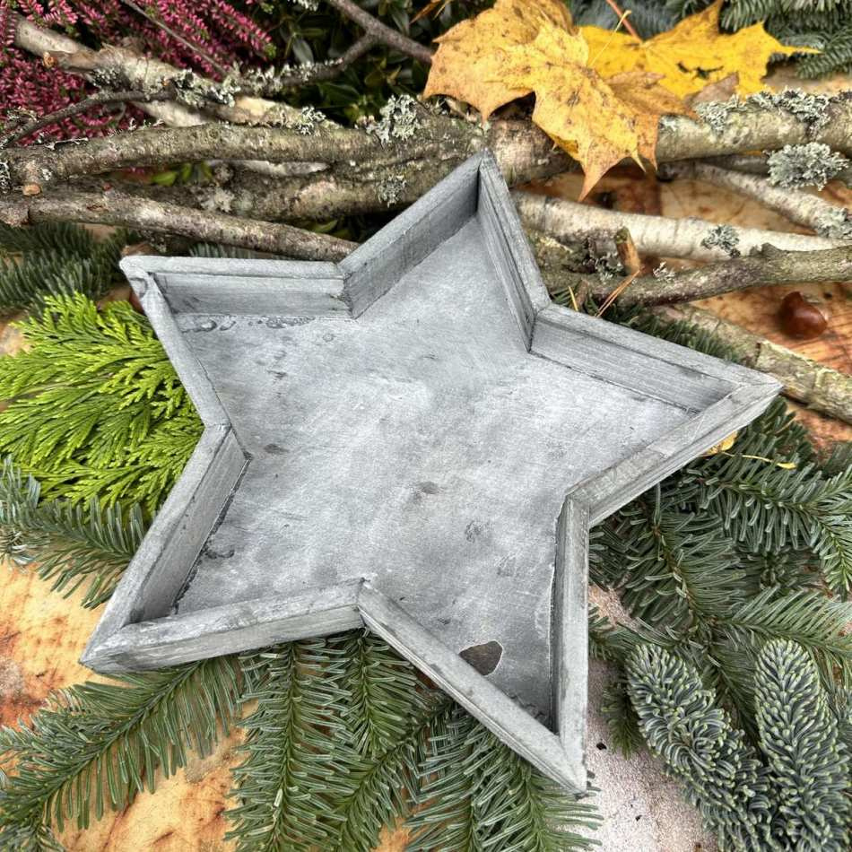 Stjärnformat träfat. Grå. 25x3 cm