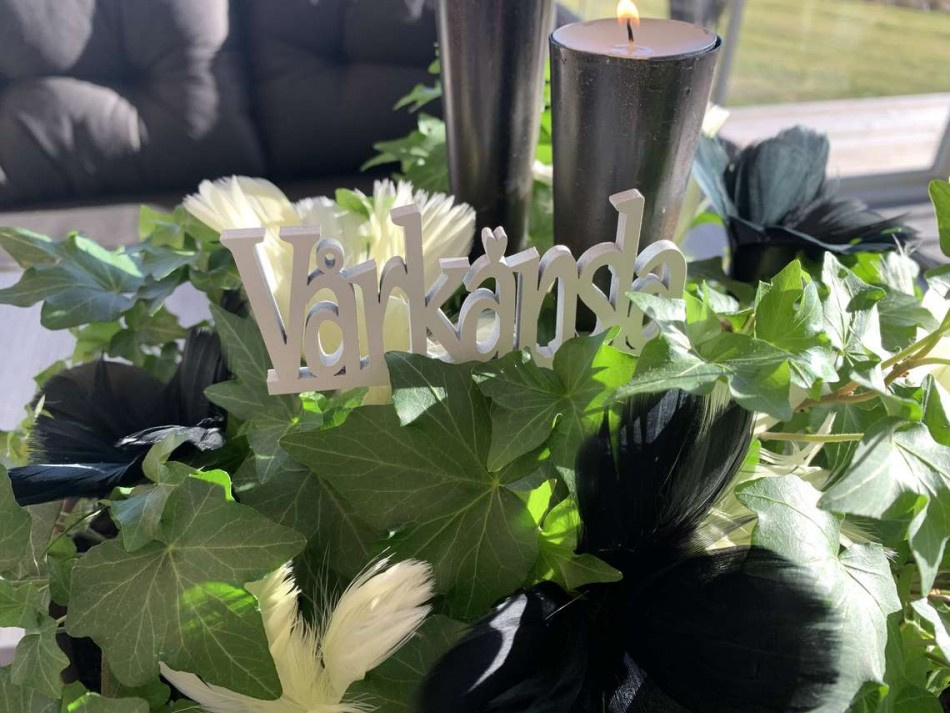 Blomformade fjädrar. Svarta. 6 st