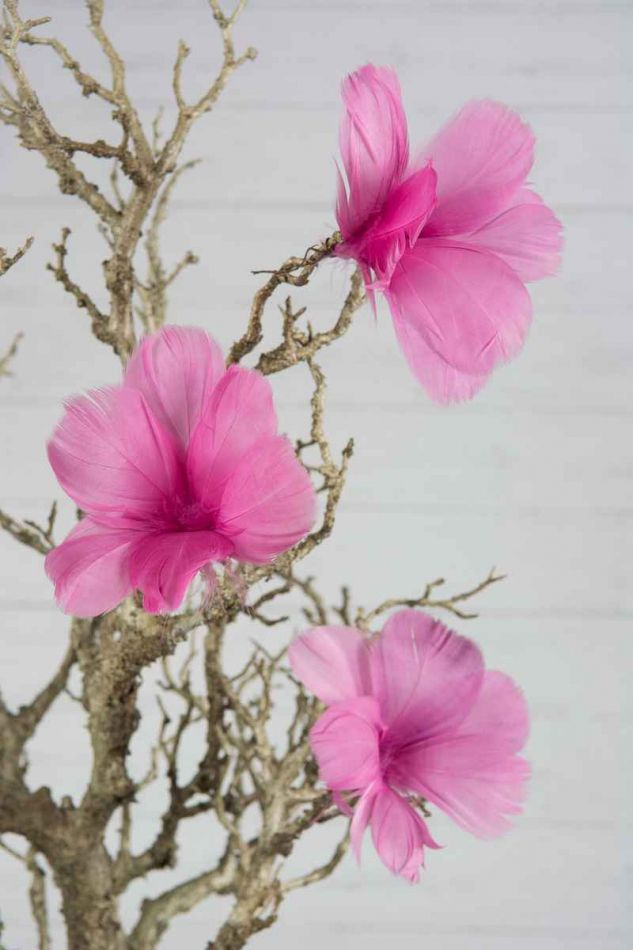 Blomformade fjädrar. Cerise. 12 st