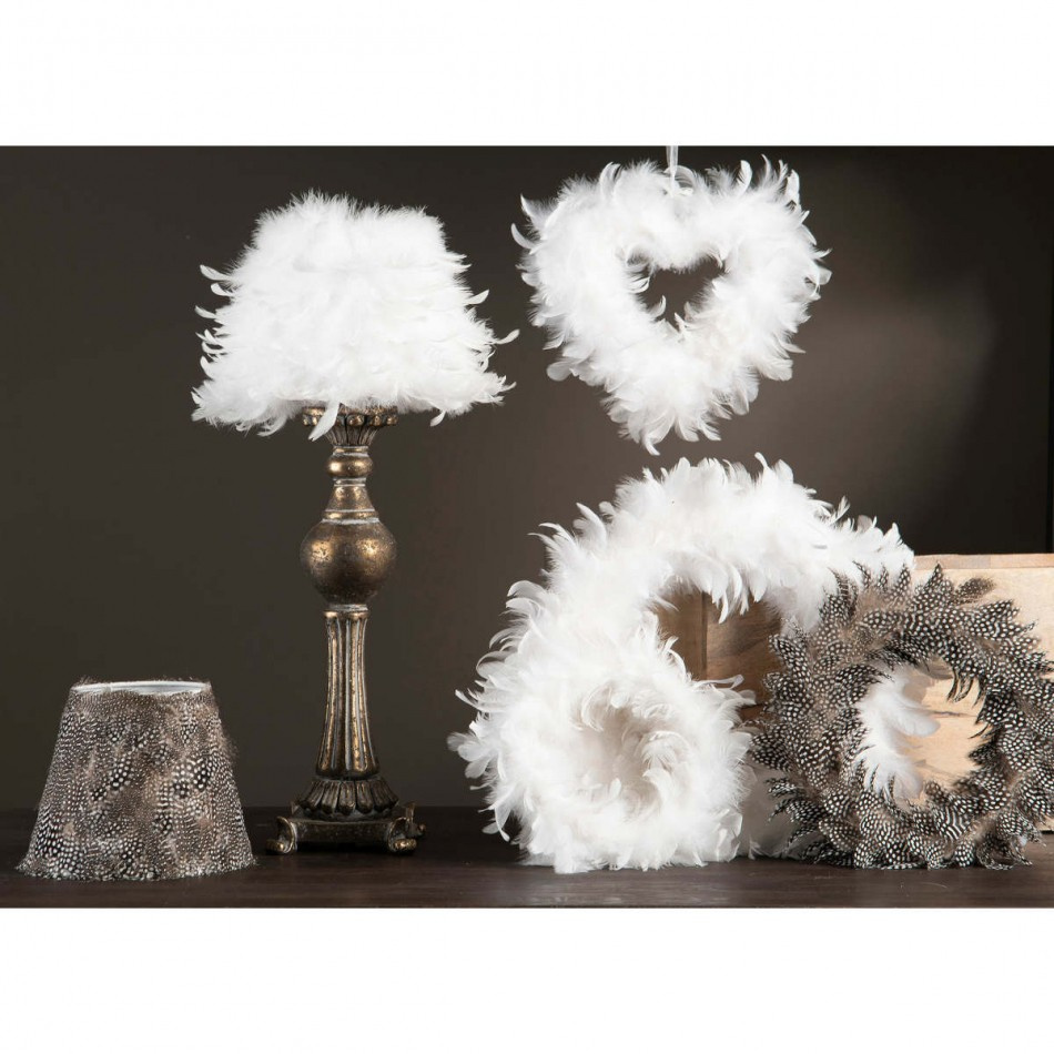 Krans med fjädrar. ca 30 cm.