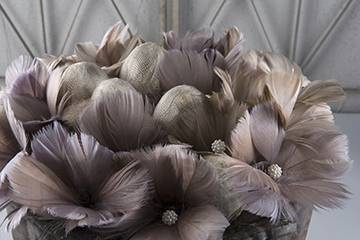 Blomformade fjädrar. Lila. 12 st