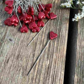 Hjärtformad floristnål. Röd. ca 40 st Hjärtformad floristnål. Röd. ca 40 st