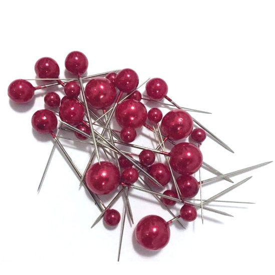 Röda pärlnålar i mixade storlekar