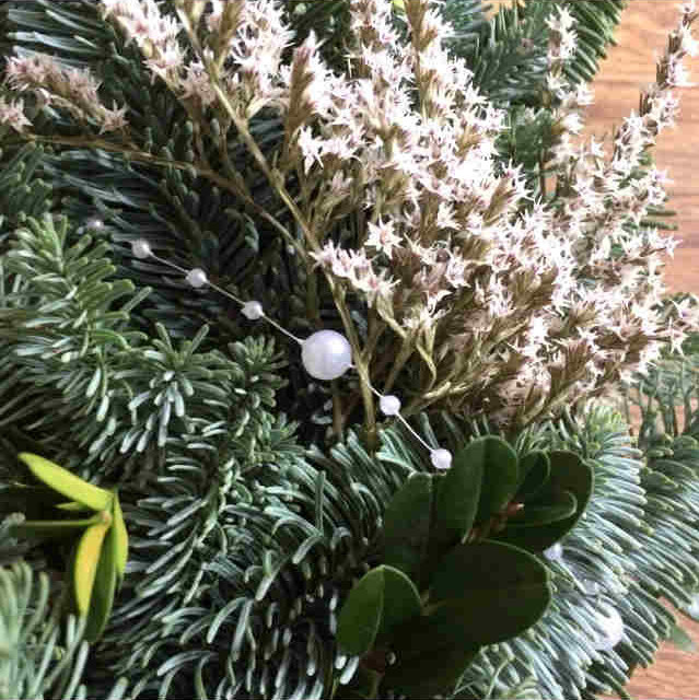 Pärlor på tråd, vit, 3 meter