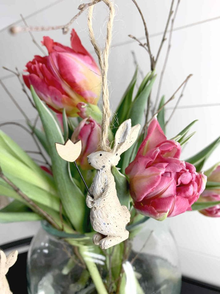 Påskharar med hänge. 6cm. 6 st mix.