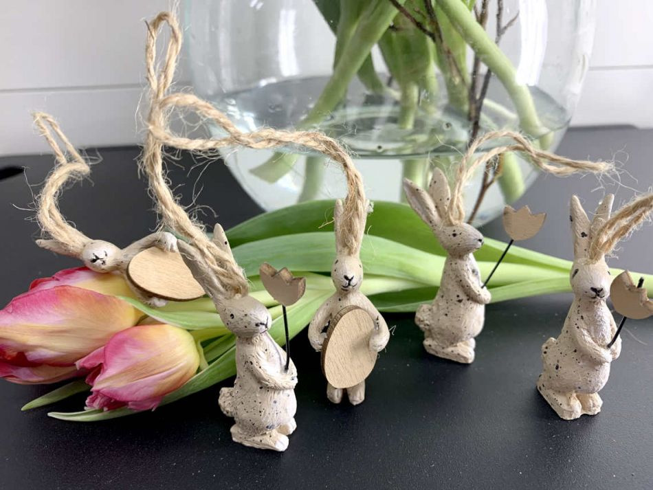 Påskharar med hänge. 6cm. 6 st mix.