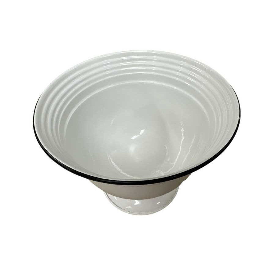 Kruka i vit metall ca 17 cm