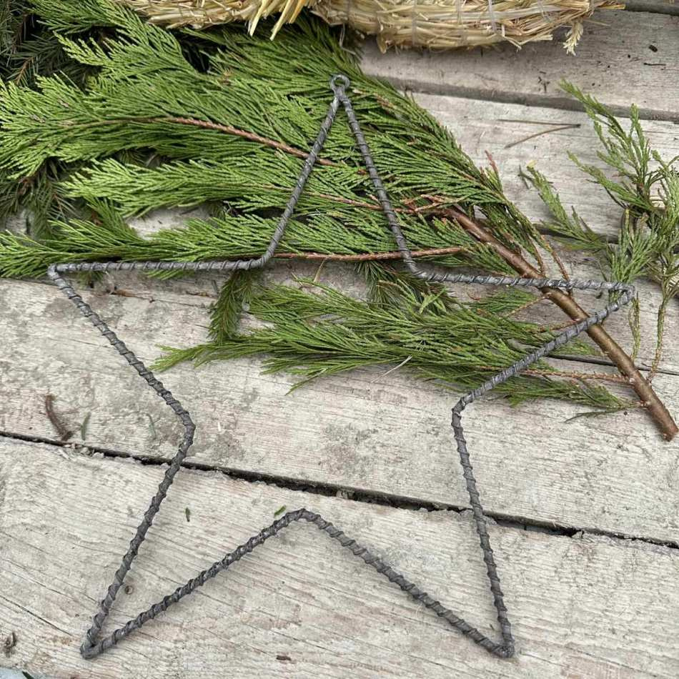 Stjärna i metall. 28 cm