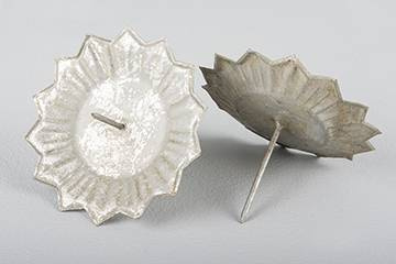 silverfärgade ljushållare för mindre blockljus