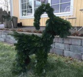 Vi klär om din gamla stomme du köpt av oss - julbock i kungsgran omklädning av julbock i kungsgran