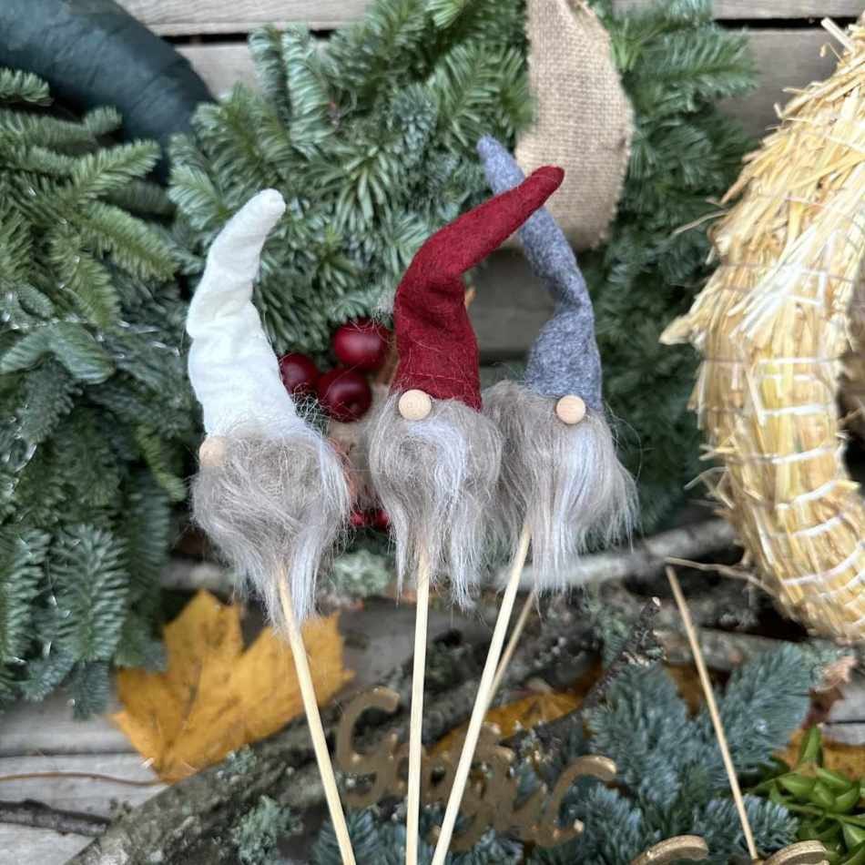 Tomtar, 3 olika. ca 12 cm