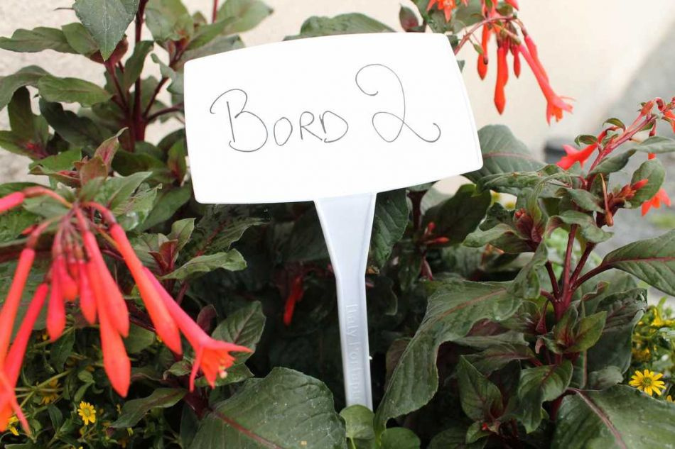 Skyltar, vita. ca 40 cm. ( 9 st )